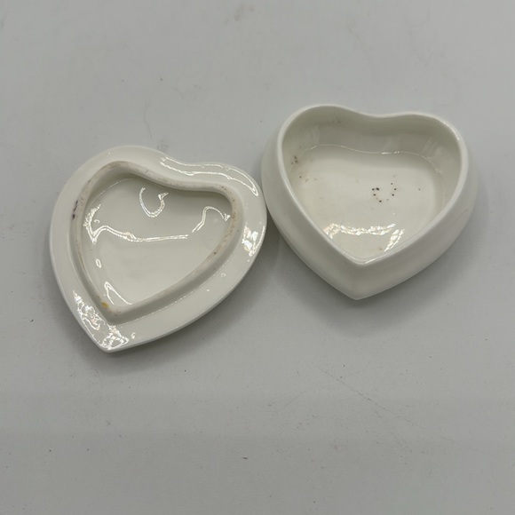 Coalport Bone China Heart Shaped Trinket Box - Picture 2 of 6